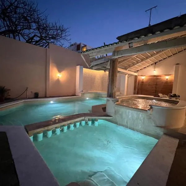 CASA con alberca, súper ubicación. Puerto de Veracruz, hotel en Veracruz