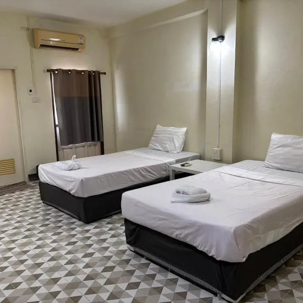 Khamsrithongchai hotel, hotel em Mukdahan