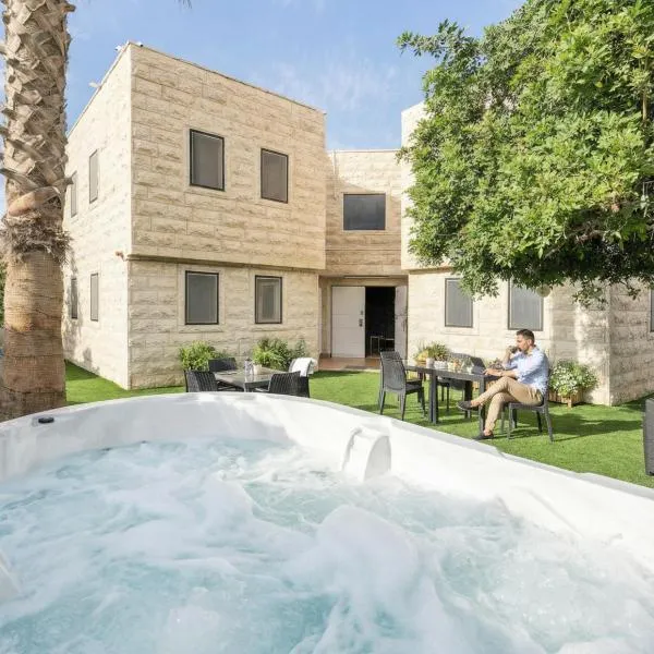 Hotel La Finca - Luxury Suites Hotel מיקום מרכזי בקרבת בתי קפה ומסעדות!, hotel Bersebában