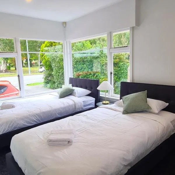 Hop, Skip & Snack - Walk to Airport Stay, hotel v destinácii Christchurch