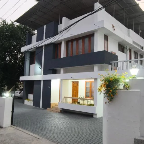 RITU CAPITOL Homestay, hótel í Trivandrum