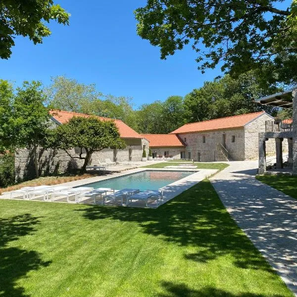 Fonte de Cima - Casa de Campo Moderna com Piscina: Celorico de Basto'da bir otel