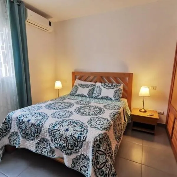 Tropicana SOL Caribe STUDIOS with POOL, Playa LOS CORALES, hotel em Punta Cana