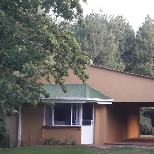 Sanfern Downs Cottage、ハーネールツバーグのホテル