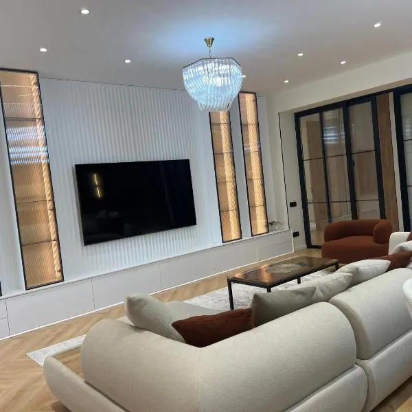 Luxury 240m Designer Apartment Jacuzzi City Center 5 Star Comfort, hotel u gradu 'Dushanbe'