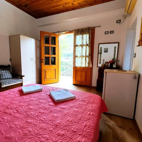 LATE Nature House Gjirokaster, hotel di Gjirokastër