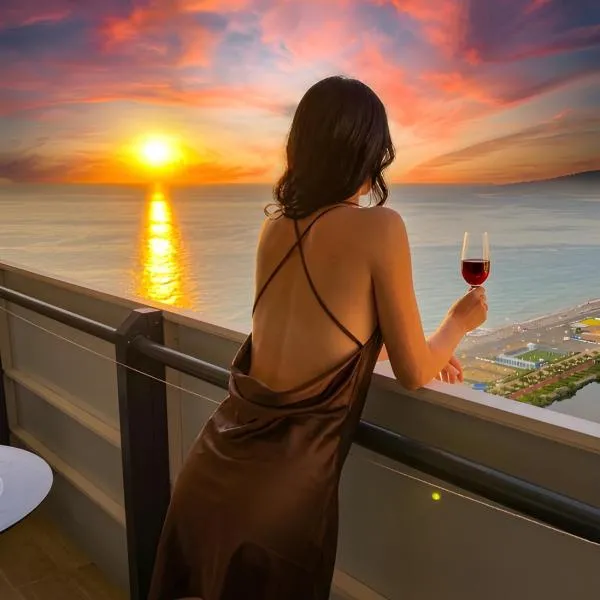 Seaview Suite with panoramic view, hotelli kohteessa Batumi