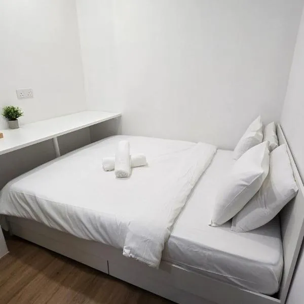 Swing & Pillows - Paroi Gateway, hótel í Seremban