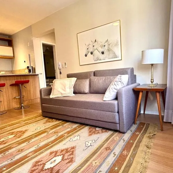 Comfortable apartment in the best of Soho Batel, with garage, хотел в Куритиба