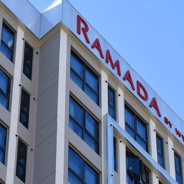 Ramada by Wyndham Gumi、クミのホテル