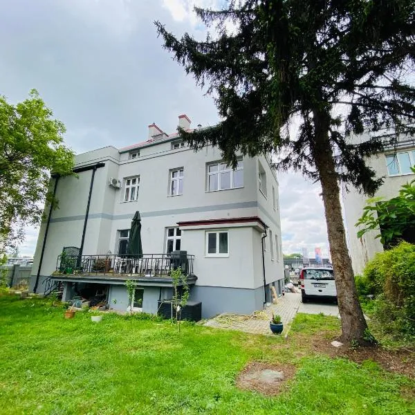 Honiger Historic Townhouse Vienna City Center 12min - Airport 11min, hotell i Wien