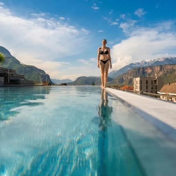 Hotel Ideal Park, отель в городе Лайвес