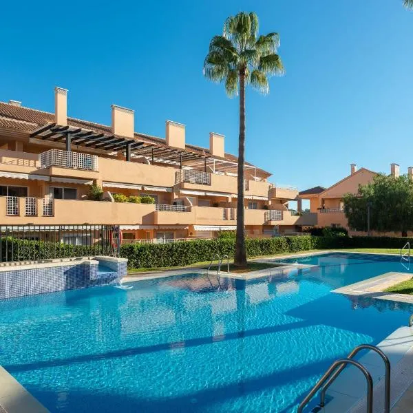 Penthouse Apartment in Elviria, hotel en Marbella