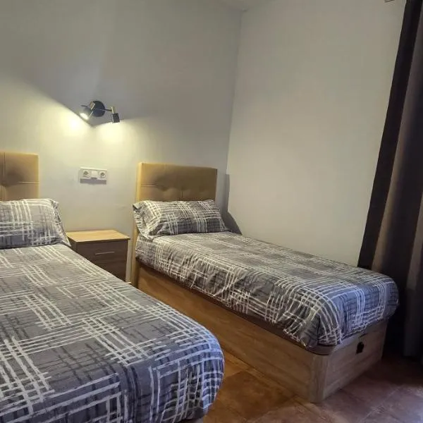 Suite con Terraza & BBQ, 5 min a pie de la Playa, hotel v destinácii Castelldefels
