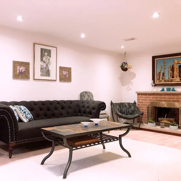 Cozy 2bedroom Basement unit, hotel in Toronto