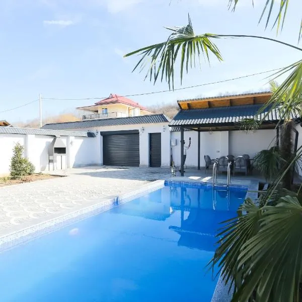 Forest Luxe A-Frame Villa, ξενοδοχείο σε Quba