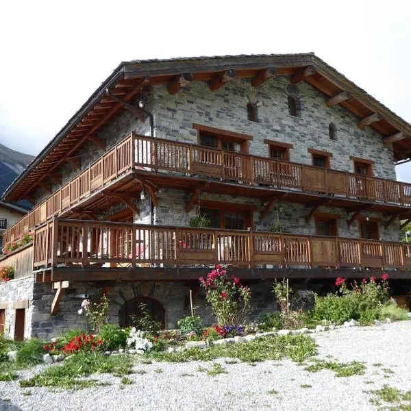 Chalet Les Liouès, hotel di Sollières-Sardières
