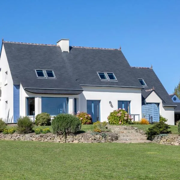 Chambres vue mer 300m plage, hotel v destinaci Plogoff