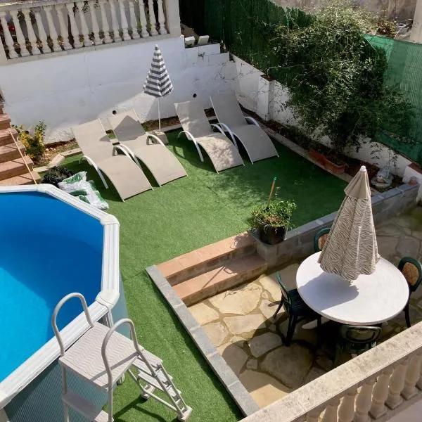 Lola's Beach House, hotel Calafellben