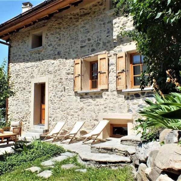 Chalet Pierre - vue sur le Pelvoux, hotel in Risoul