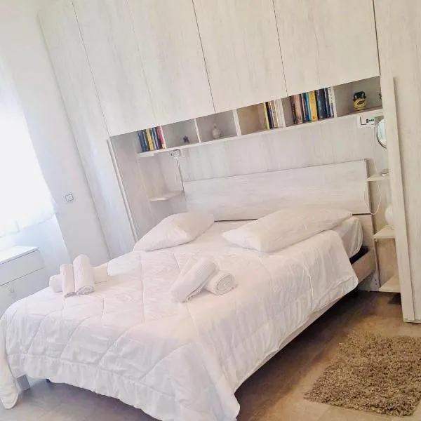 Tolstoi 83 Apartment، فندق في ميلانو