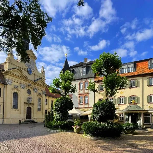 RomanticHOTEL Goldener Karpfen - das kleine, feine Grandhotel direkt in der Altstadt，富爾達的飯店