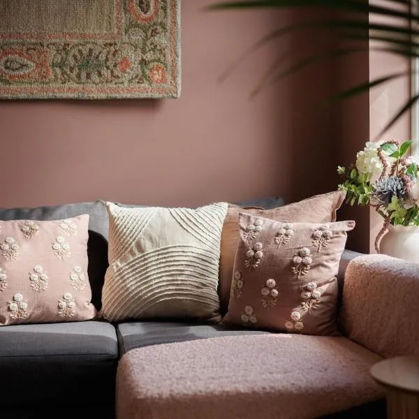 Upper Eastside - XL bed, Balcony, close Cafes and Bars, khách sạn ở Belfast