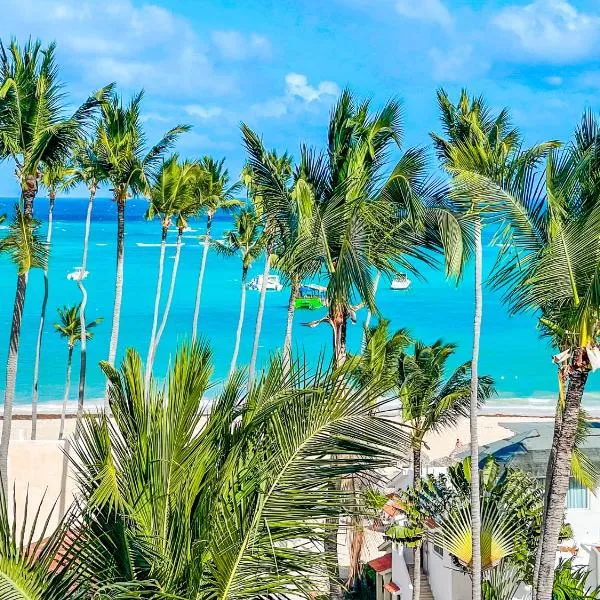 Los Corales Resort Villas & Apartments WIFI BEACH Club & SPA、プンタ・カナのホテル