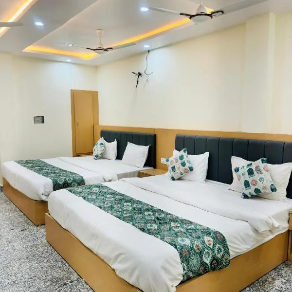 HOTEL SHIVAAY near by urban Square mall and nexus celebration mall, khách sạn ở Bedla