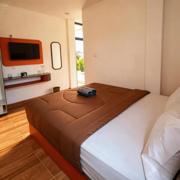 Aluna Hotel، فندق في Tanjungkarang