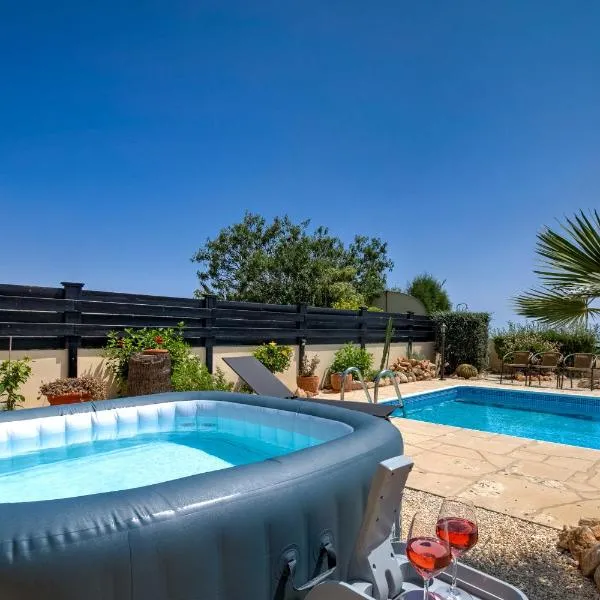 Seaview Villa in Peyia | Private pool & jacuzzi by VICHY Holidays, Hotel in Paphos