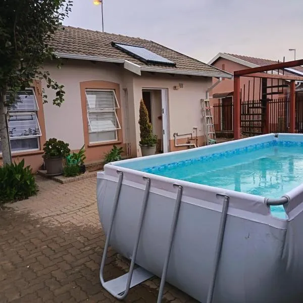 Similar COTTAGE Guesthouse, hotel em Bloemfontein