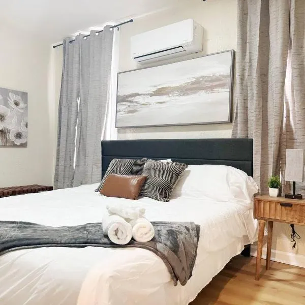The Cardinal Studio Apartments, hotel em Evansville
