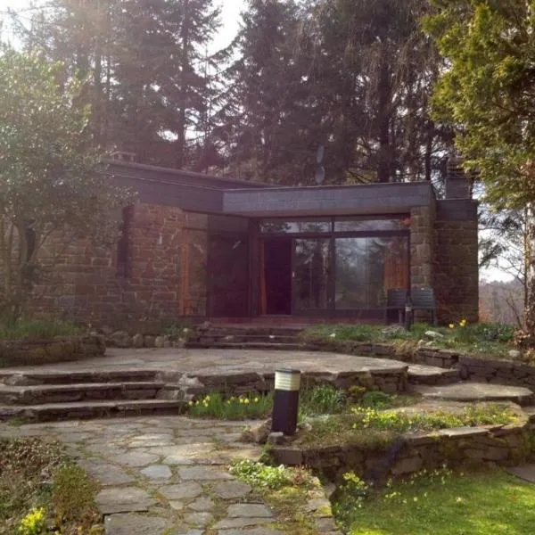 Domaine Heyen - Lakefront Cottage with Spacious Garden, hotel a Waimes
