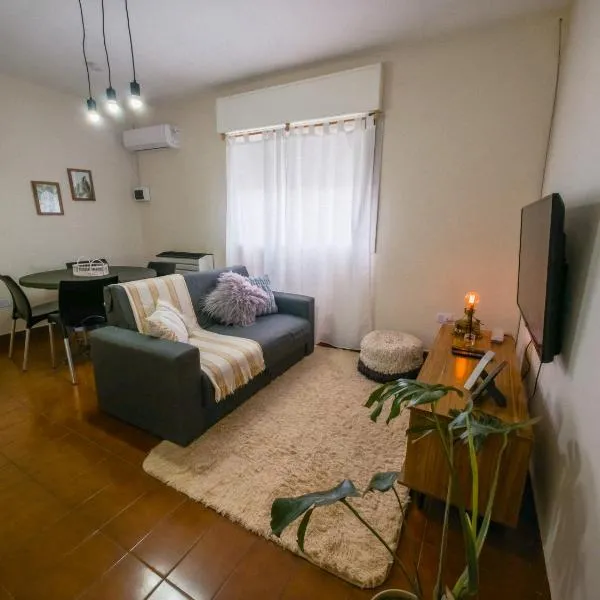 Aloha Teo - Departamento por Día en Trelew, espacioso y cerca de todo!、トレレウのホテル