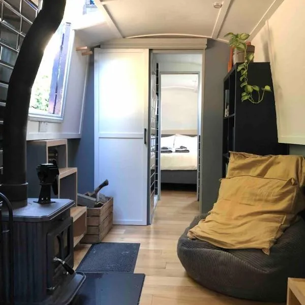 Cozy Narrowboat on Regents Canal, hotel u Londonu
