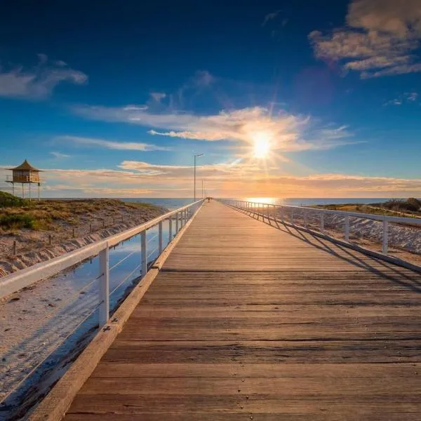 Modern Semaphore Vibe - Close to the Coast, hotel i Semaphore