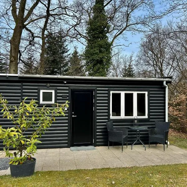 Cozy private annex near bathing lake and 30 min. from Copenhagen, hotel en Slangerup