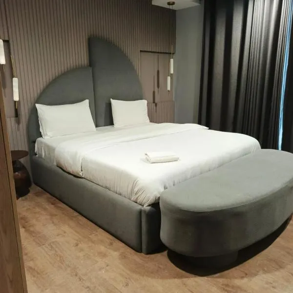 Luxury and Spacious Apartment, hotel di Lahore
