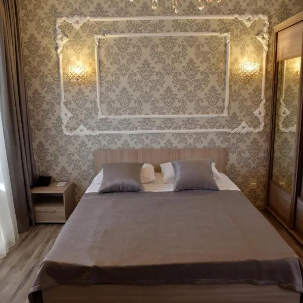 Hotel Gloria، فندق في كوستاناي