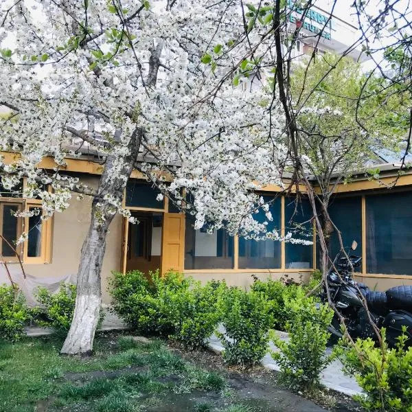 Hunza Backpackers Inn, khách sạn ở Karimabad Hunza