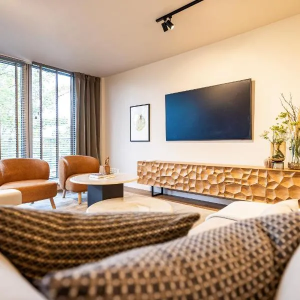 Stylische Penthouse - Maisonette - Wohnung im edlem Design mit Balkon, Dachterrasse und kostenloser Tiefgarage im Herzen von Markkleeberg - Neuseenland,位于马克莱贝格的酒店
