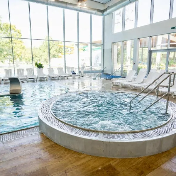 Aquasolis Spa Hotel โรงแรมในPoľný Kesov