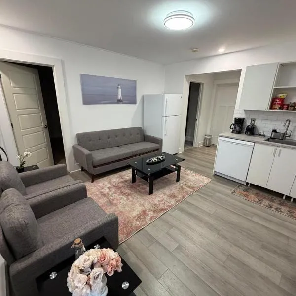 Private Entire Suite in Bedford - 2 Bedroom, hotel em Halifax