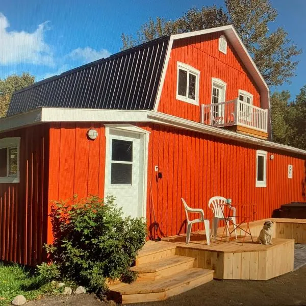 Nid douillet dans une grange canadienne, hotel a L'Anse-Saint-Jean