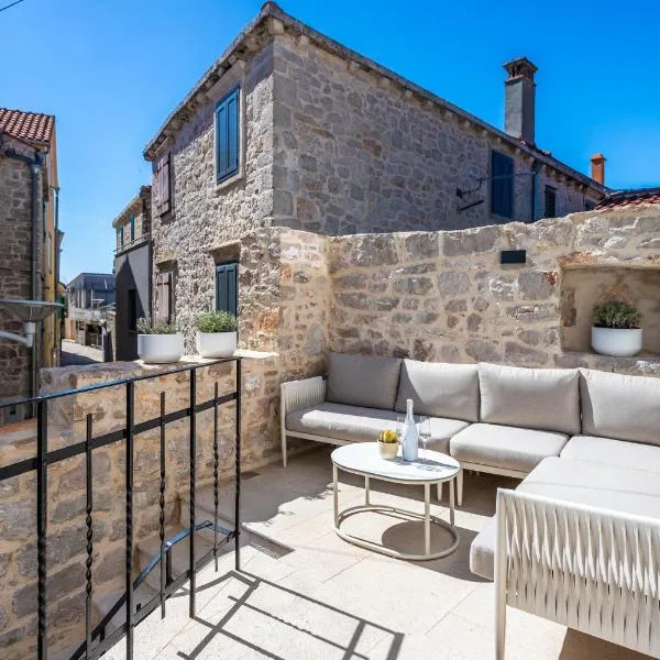 Authentic 18th Century Stone Villa - Murter Island – hotel w mieście Betina