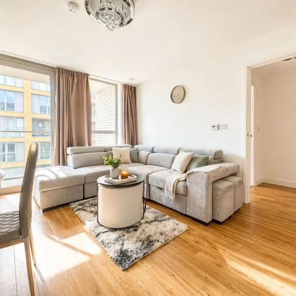 Central-Modern 1-Bed Apt,Sleep 4 -Near Train Station & Easy Access to Central London & City Centre, hotel in London