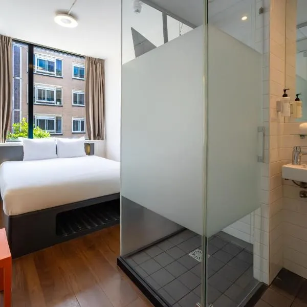easyHotel Amsterdam City Centre South, hotel in Amsterdam