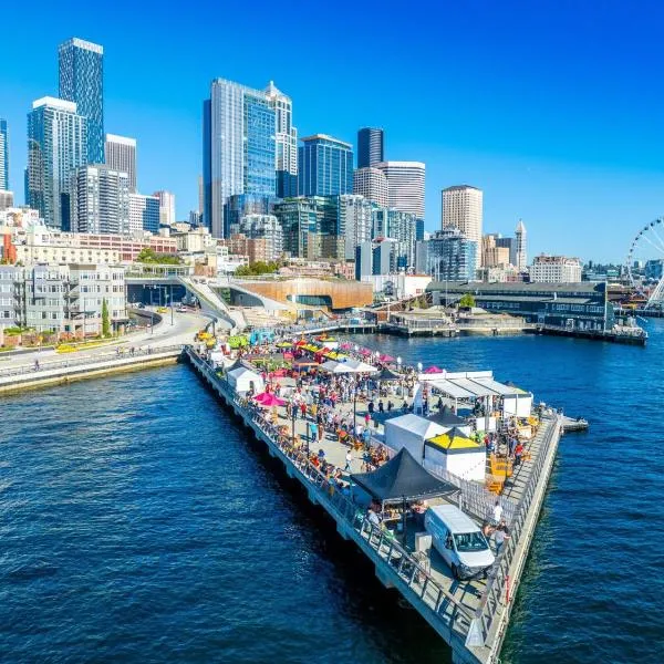 Luxury Waterfront View, Free Garage Parking & Excellent Location, hotel di Seattle