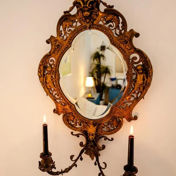 Central Art Apartment with Treasure Hunt, Free Parking & Self Check-In, hotel in Constanţa